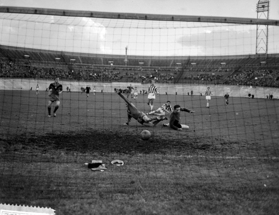 DWSA tegen Willem II 4-0 Arie de Oude scoort vierde doelpunt, Bestanddeelnr 910-7734