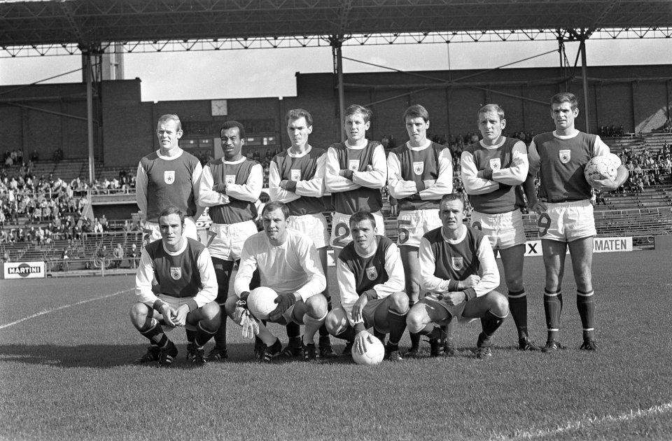 DWS-GVAV 2-0 elftal GVAV, Bestanddeelnr 921-7600