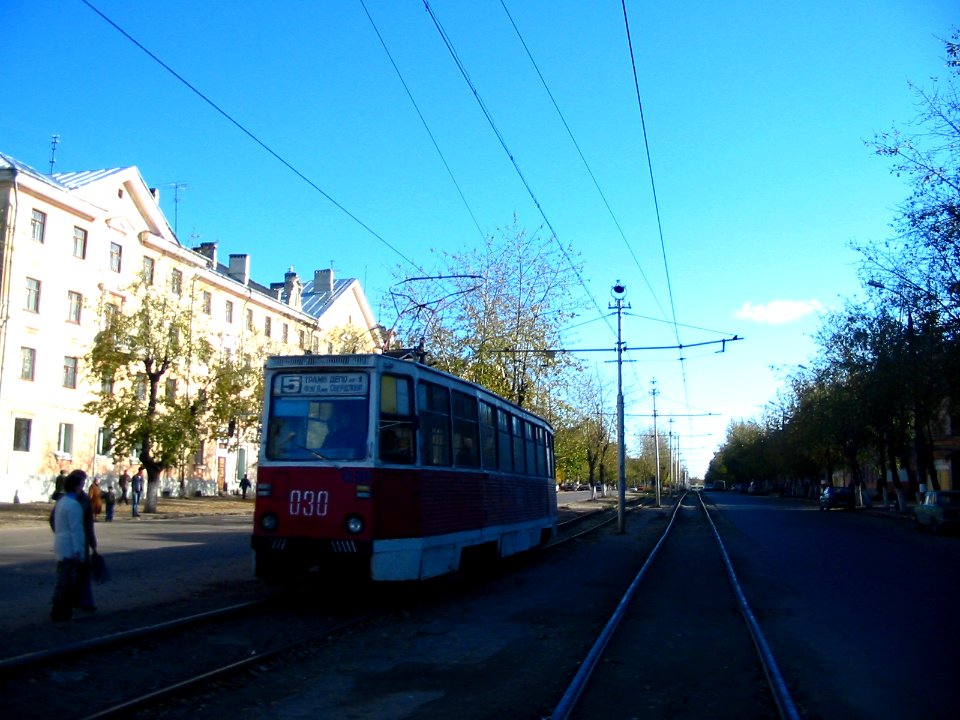 Dzerzinsk tram 030 20041002 014 prospekt Lenina