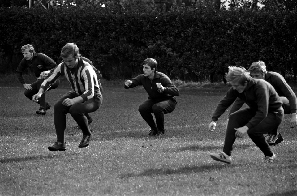 Dynamo Dresden traint op Ajax veld Amsterdam, Bestanddeelnr 924-9306