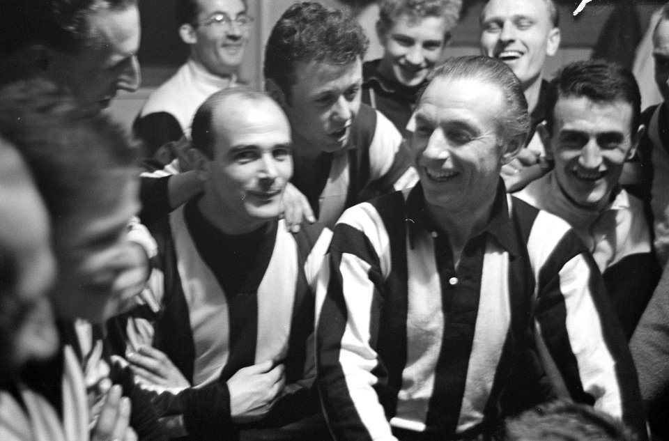 DWV tegen Volewijckers Erewedstrijd in Olympisch Stadion Stanley Matthews in D, Bestanddeelnr 913-7280