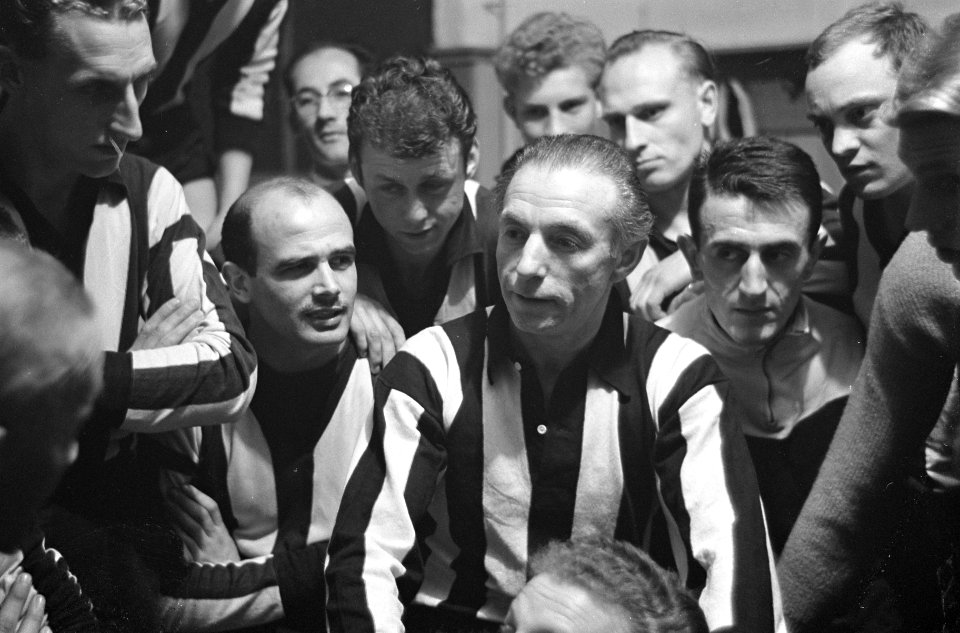 DWV tegen Volewijckers Erewedstrijd in Olympisch Stadion Stanley Matthews in D, Bestanddeelnr 913-7279