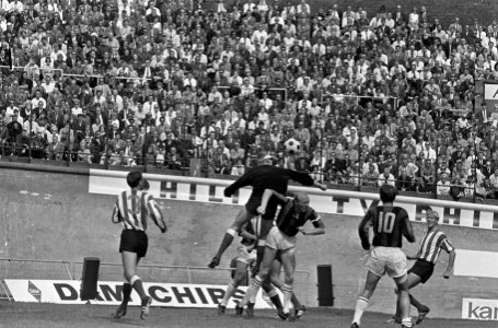 DWS tegen PSV 1-2. Kruiver in duel met keeper Pim Doesburg, Bestanddeelnr 920-6150