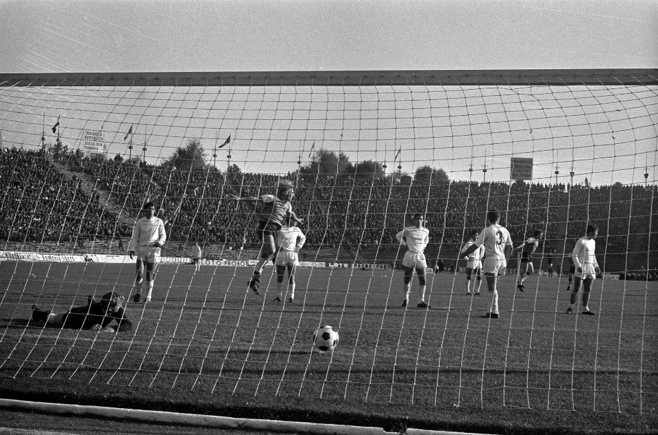 Dynamo Boekarest tegen Feyenoord 0-3, Europa Cup I , doelpunt (van Wery), Bestanddeelnr 925-0610