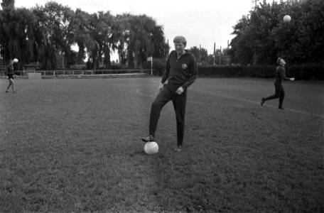 Dynamo Dresden traint op Ajax veld Amsterdam, Bestanddeelnr 924-9299