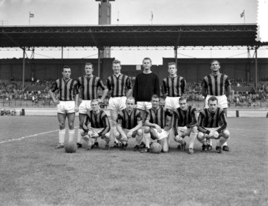 DWS tegen MVV 1-0 Elftal van DWS Westphaal, Niessen, De Jong, Heeres, Corbran,, Bestanddeelnr 912-8523