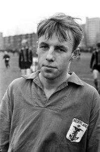 DWS tegen Nederlands Militair Elftal 1-2, Koens van St. Truiden (Belgie) rechtsb, Bestanddeelnr 920-0997