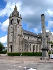 Dun-les-Places, l'église