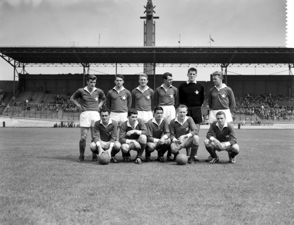 DWS tegen MVV 1-0 Elftal van MVV Coenen, Haenen, Willems, Loo, Ummels, Brull, , Bestanddeelnr 912-8522
