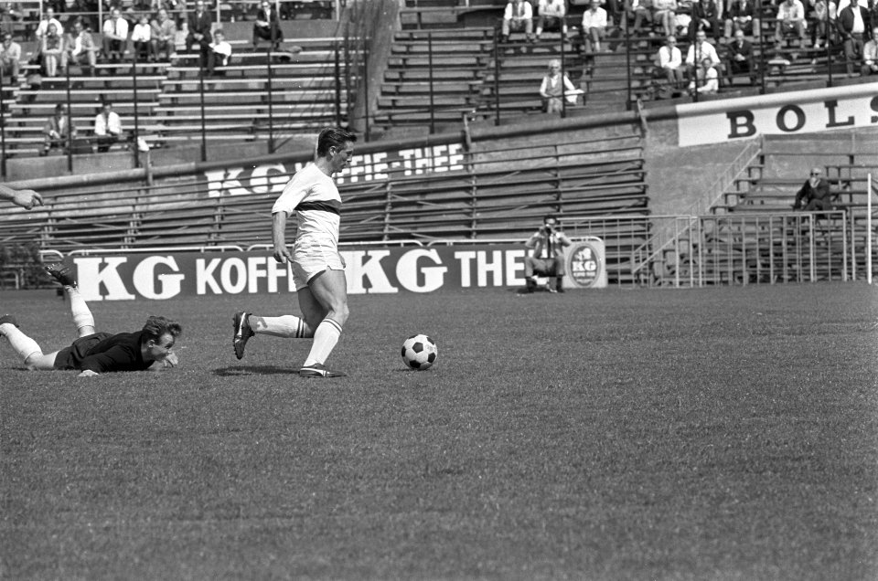 DWS tegen Heracles 4-1, keeper Huls geslagen, Frans Geurtsen scoort vierde goal , Bestanddeelnr 919-1559