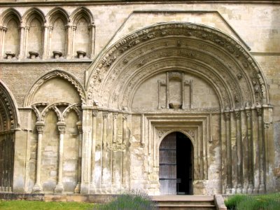 Dunstable Priory, west front 2