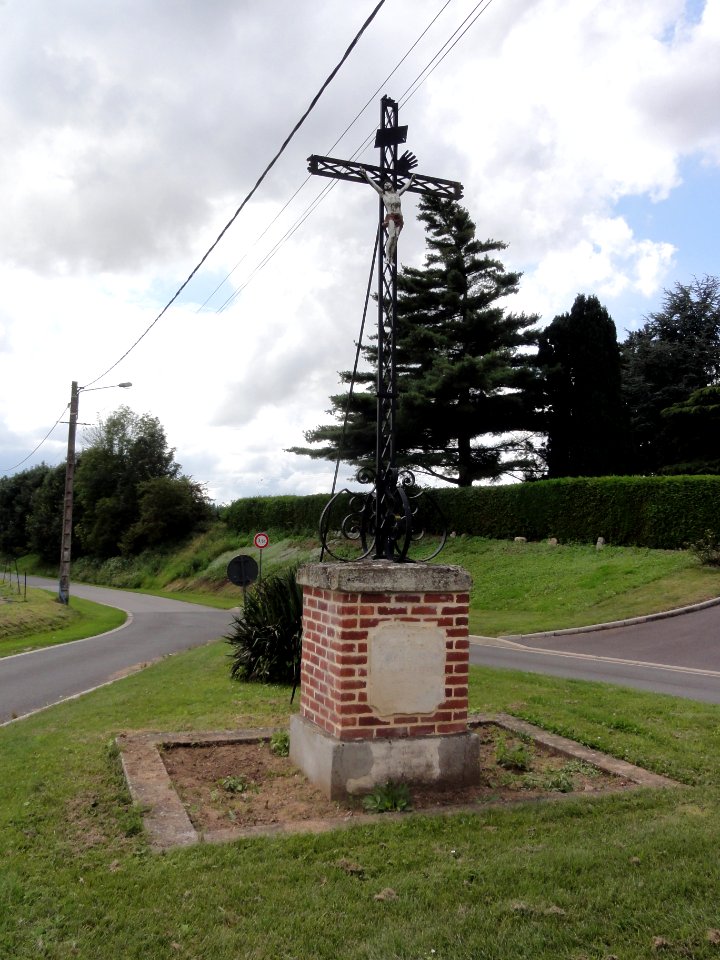 Dury (Aisne) croix de chemin commémorative