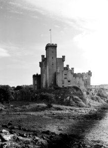 Dunvegan Castle op het eiland Skye, een veertiende eeuws kasteel dat toebehoort , Bestanddeelnr 252-0152