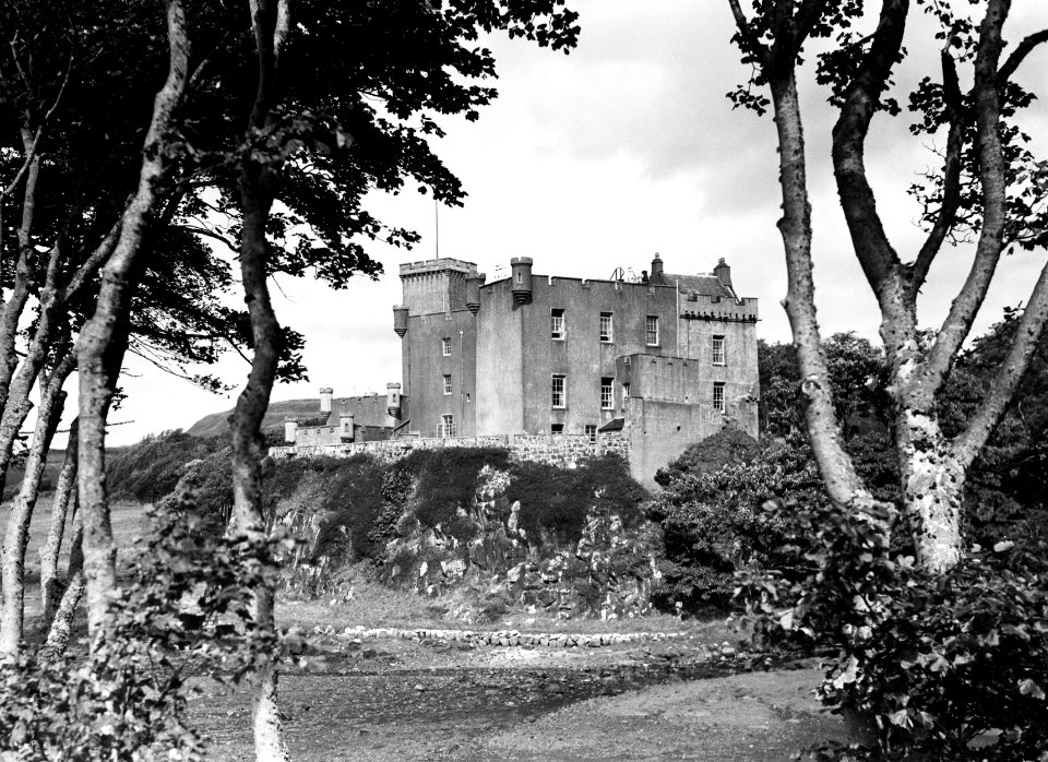 Dunvegan Castle op het eiland Skye, een veertiende eeuws kasteel dat toebehoort , Bestanddeelnr 252-0153