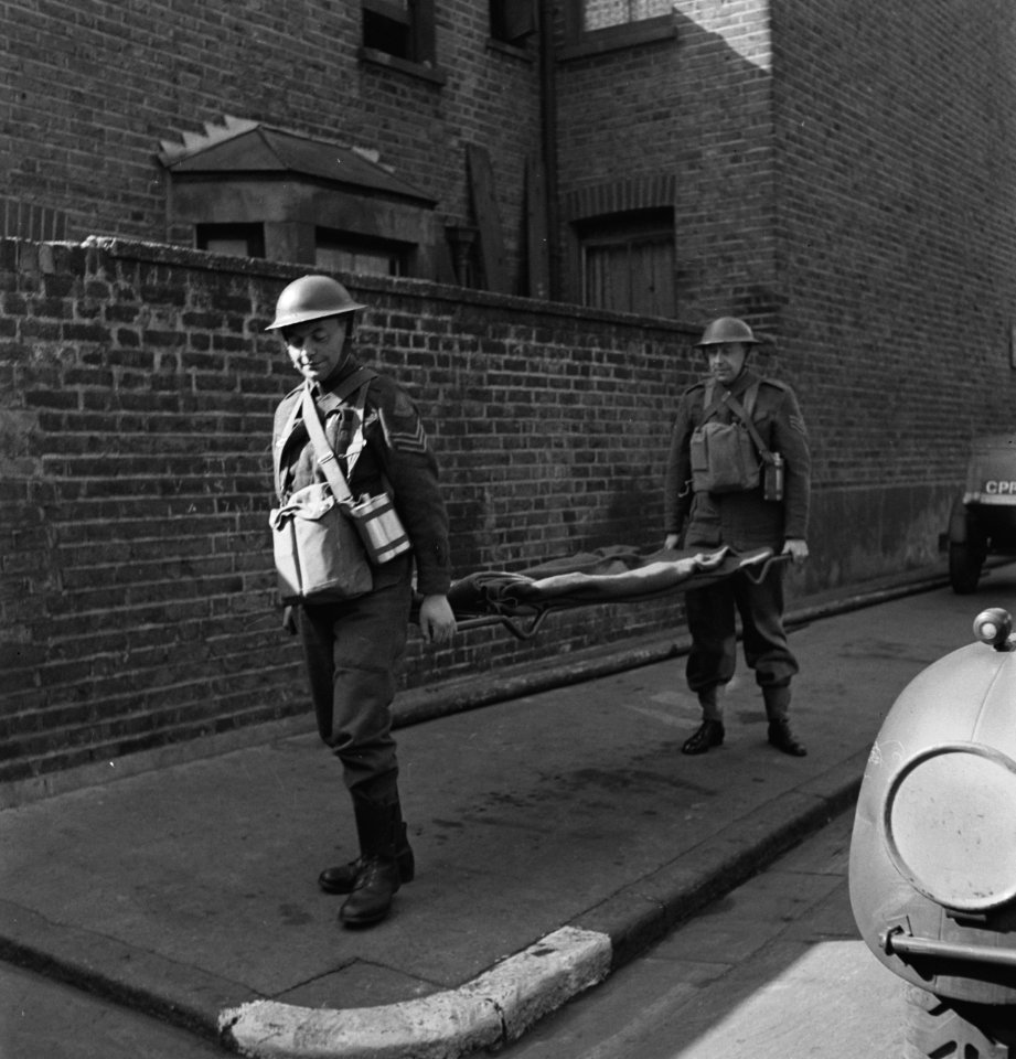 Dutch civil defence exercices Nederlandse Bescherming Bevolking oefent, Bestanddeelnr 935-2401