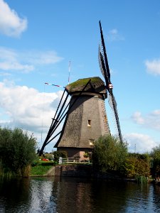 Dutch windmill at Kinderdijk pic 5