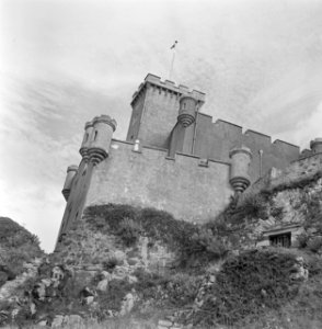Dunvegan Castle, een veertiende eeuws kasteel op het eiland Skye dat toebehoort , Bestanddeelnr 252-0164