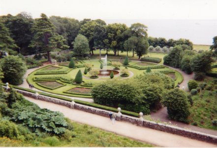 Dunrobin Castle 2000-2-grounds photo