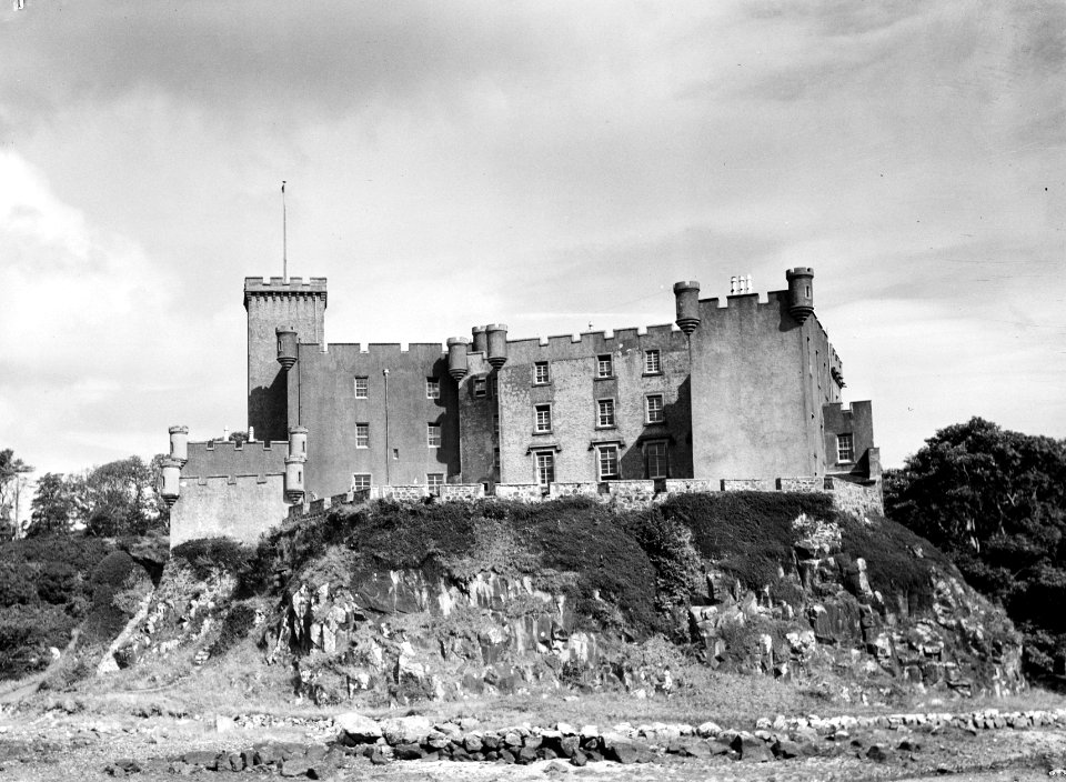 Dunvegan Castle op het eiland Skye, een veertiende eeuws kasteel dat toebehoort , Bestanddeelnr 252-0156