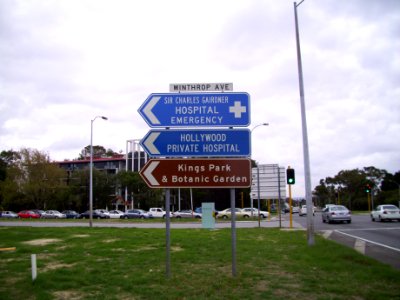 E37 Winthrop Ave direction sign