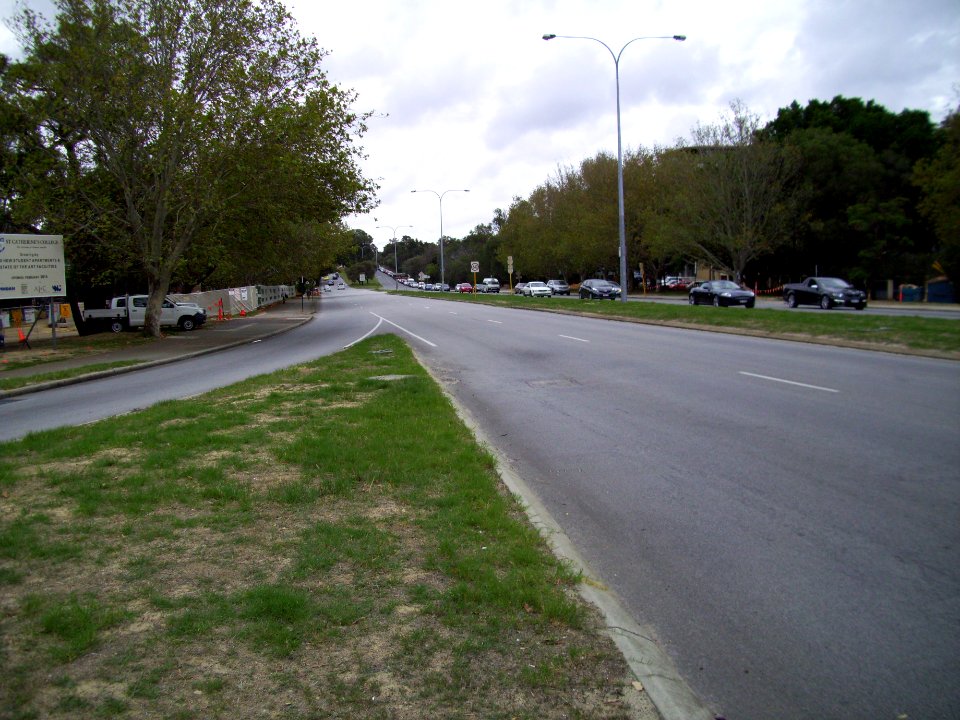 E37 Winthrop Ave north of Stirling Hwy
