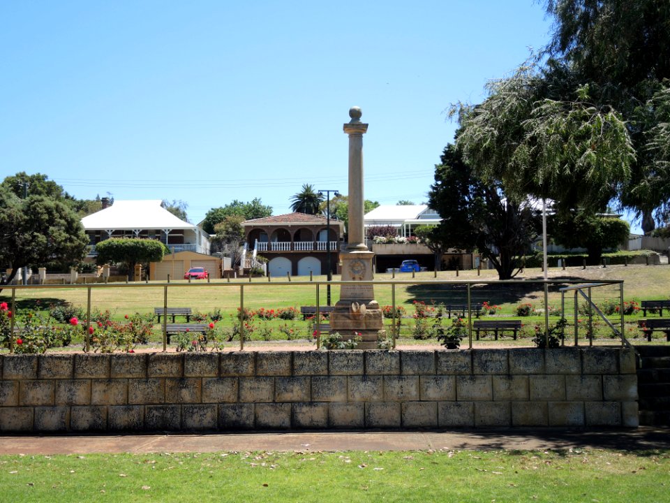 E37 War memorial at Ben Wright Park (from south-east)