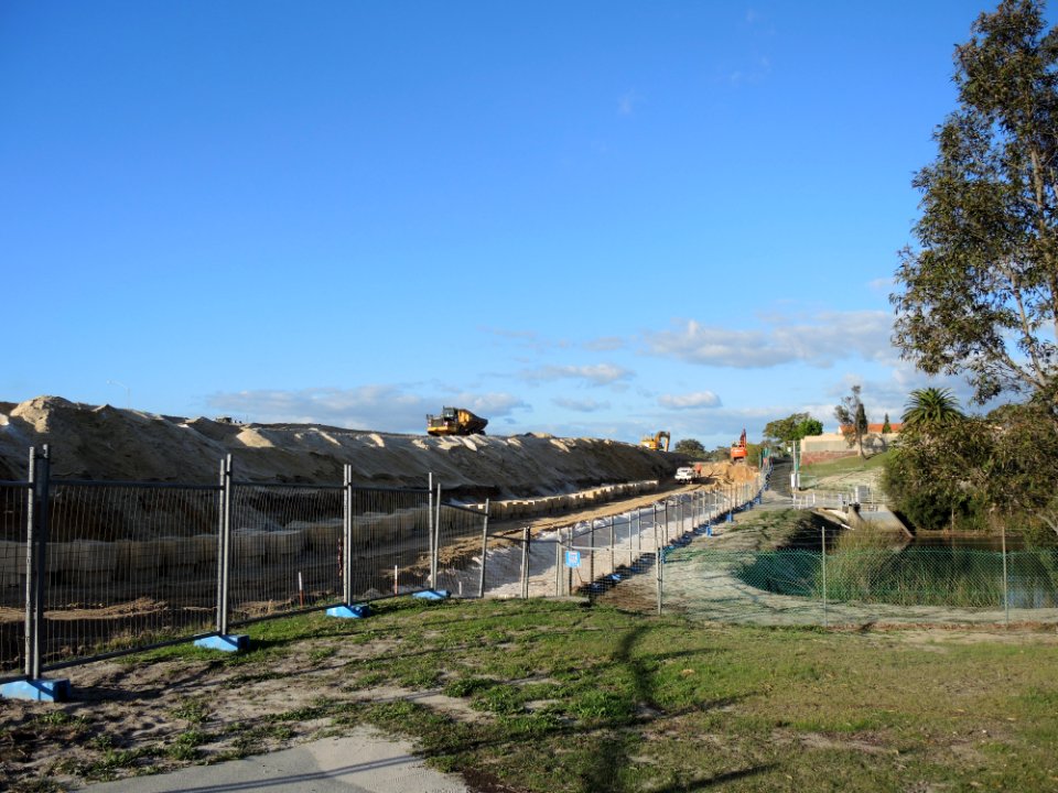 E37 Reid Hwy Malaga Dr interchange construction (22 June 2015) 04