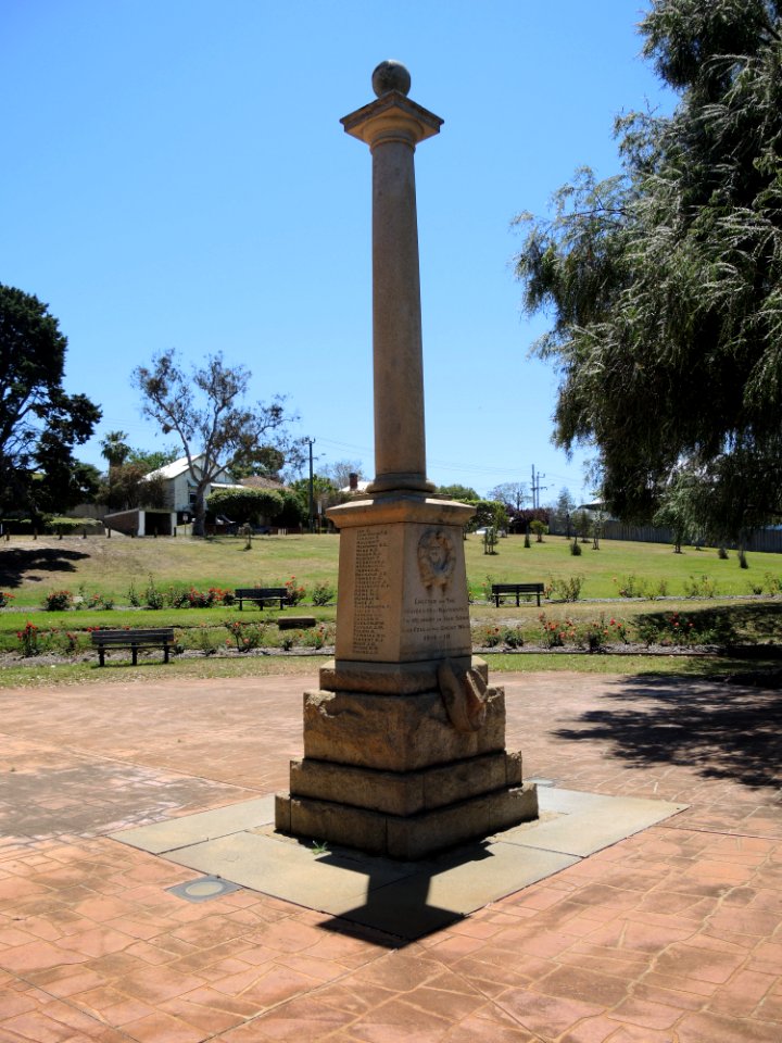 E37 War memorial monument at Ben Wright Park (from south)