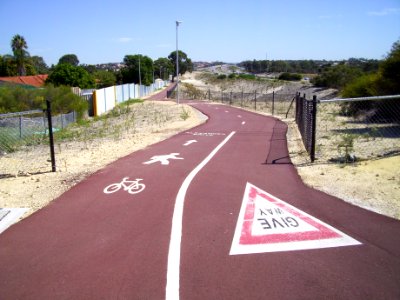 E37 Reid Hwy shared path
