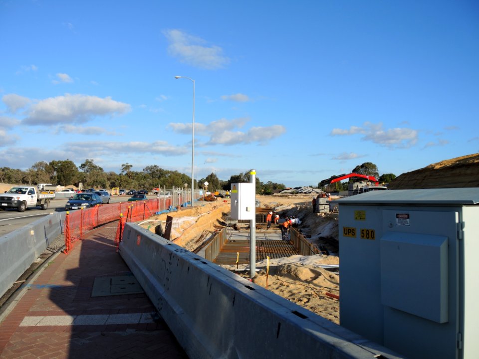 E37 Reid Hwy Malaga Dr interchange construction (22 June 2015) 06