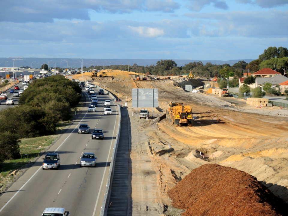 E37 Reid Hwy Malaga Dr interchange construction (22 June 2015) 01