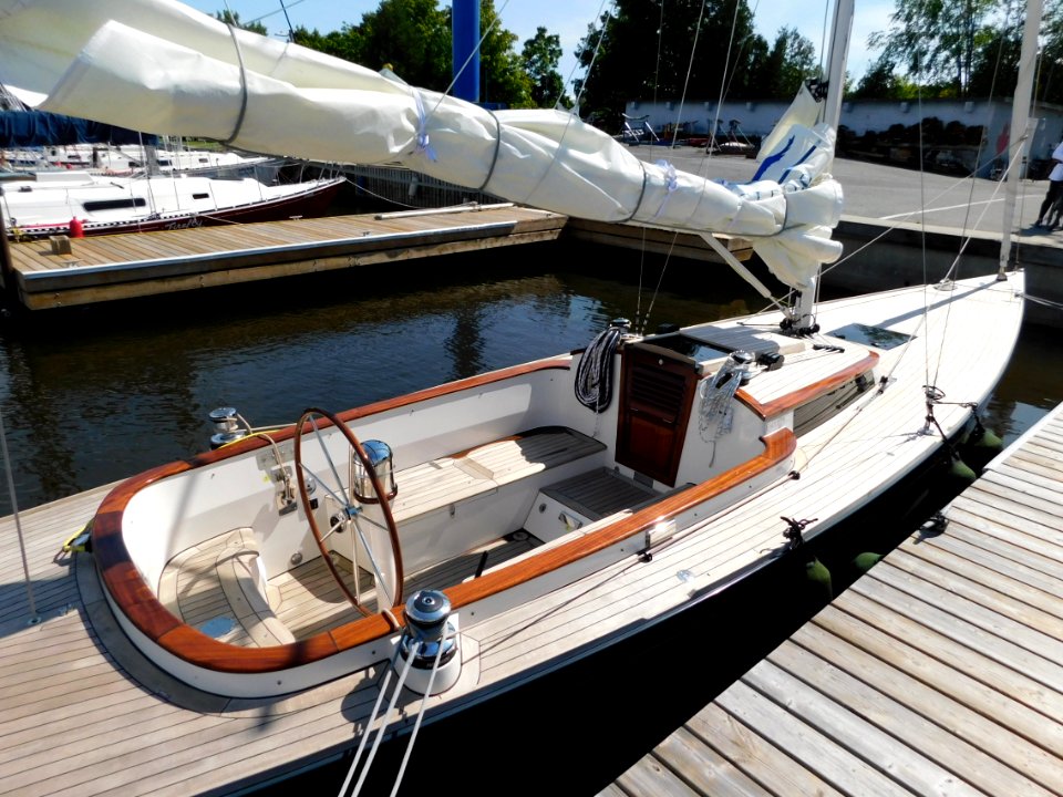 Eagle 38 sailboat cockpit 2633