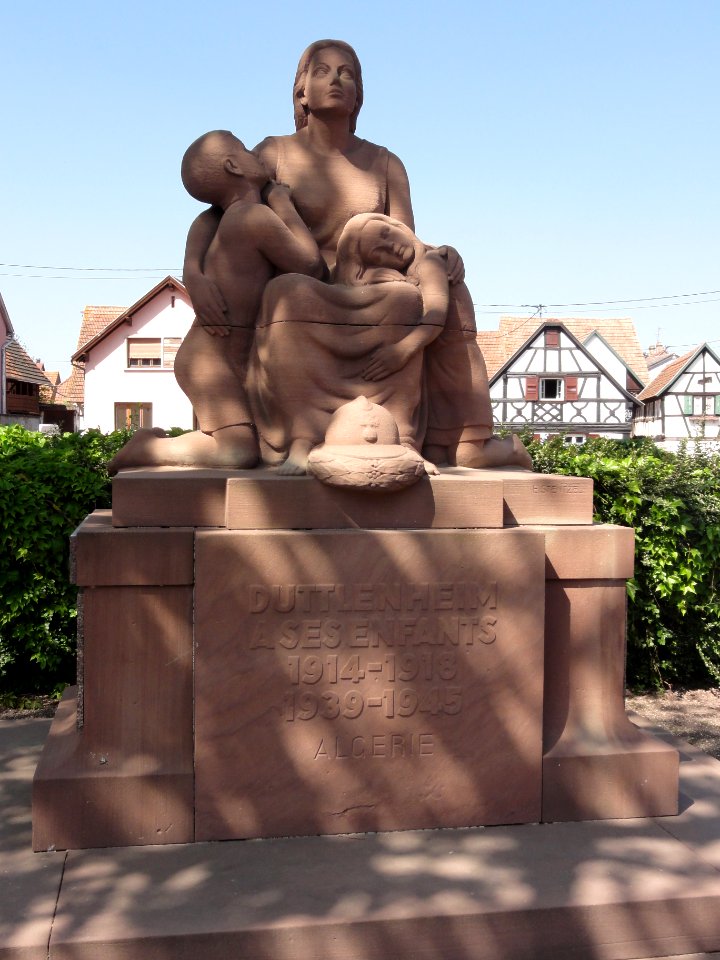 Duttlenheim (Bas-Rhin) monument aux morts (03)