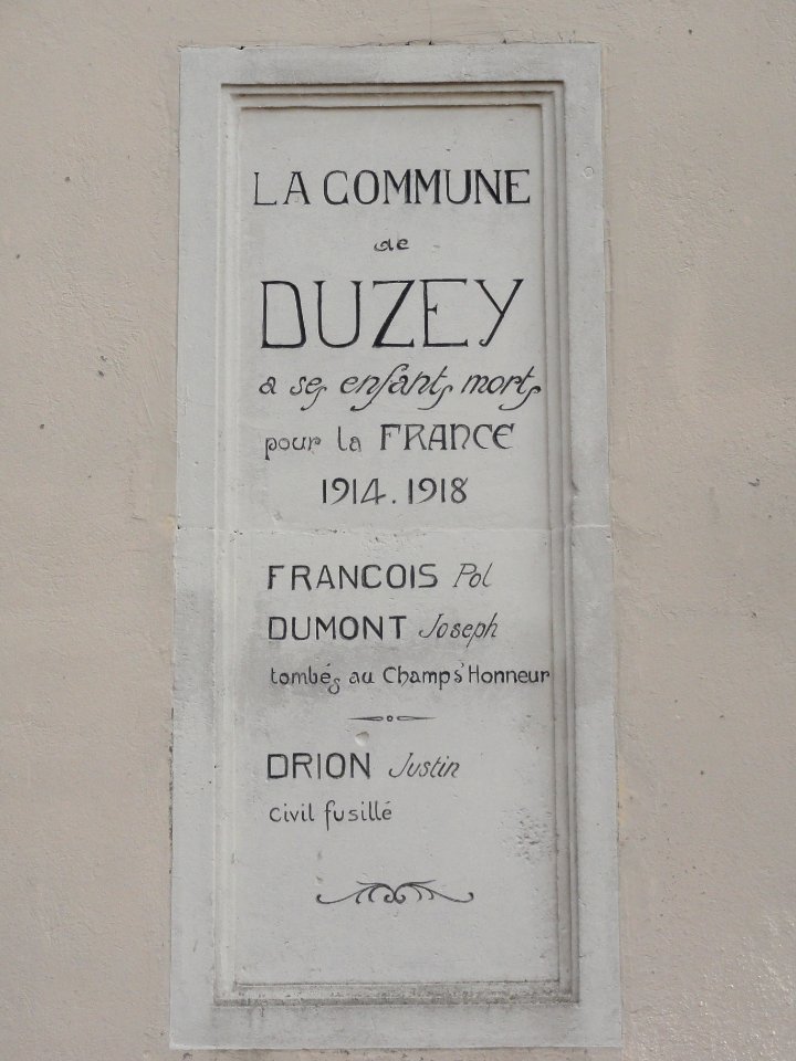 Duzey (Meuse) mairie, plaque monument aux morts