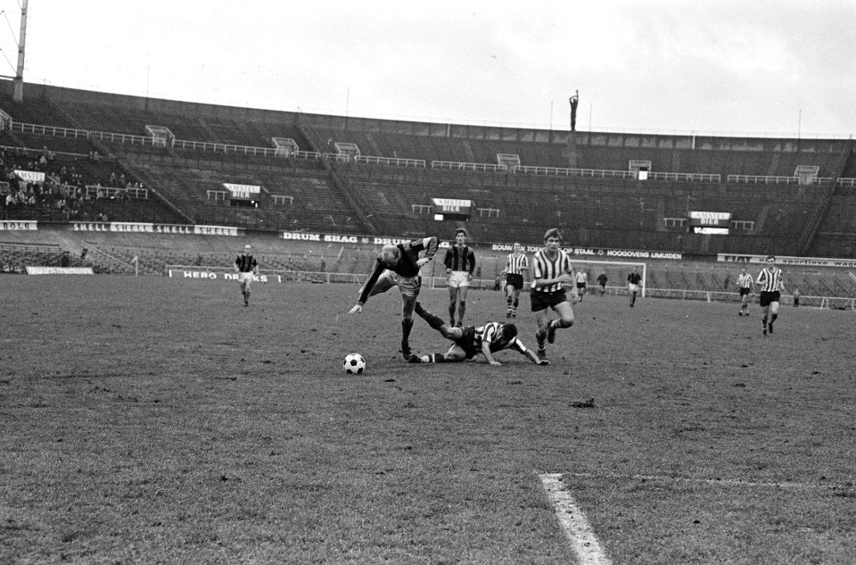 DWS speler Piet Kruiver wordt ten val gebracht, Bestanddeelnr 919-8238