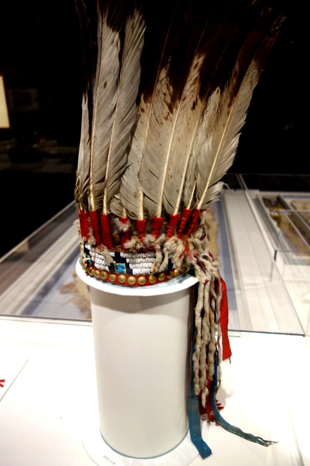 Eagle feather war bonnet, Cheyenne, 19th century, trade beads, eagle feathers, red stroud - Cincinnati Art Museum - DSC04333