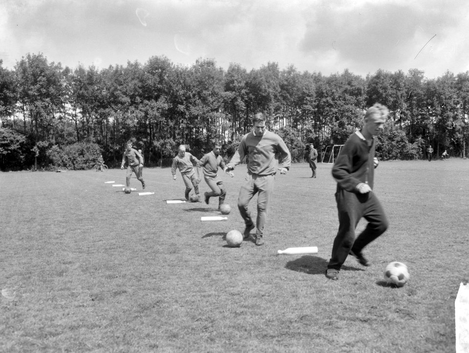 DWS in training, in het bosplan, v.l.n.r. Wilbret, Vonhoff, Frits Flinkevleugel,, Bestanddeelnr 918-0323
