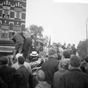 DWS kampioen, optocht door de stad, Haarlemmerstraat, Bestanddeelnr 916-4447