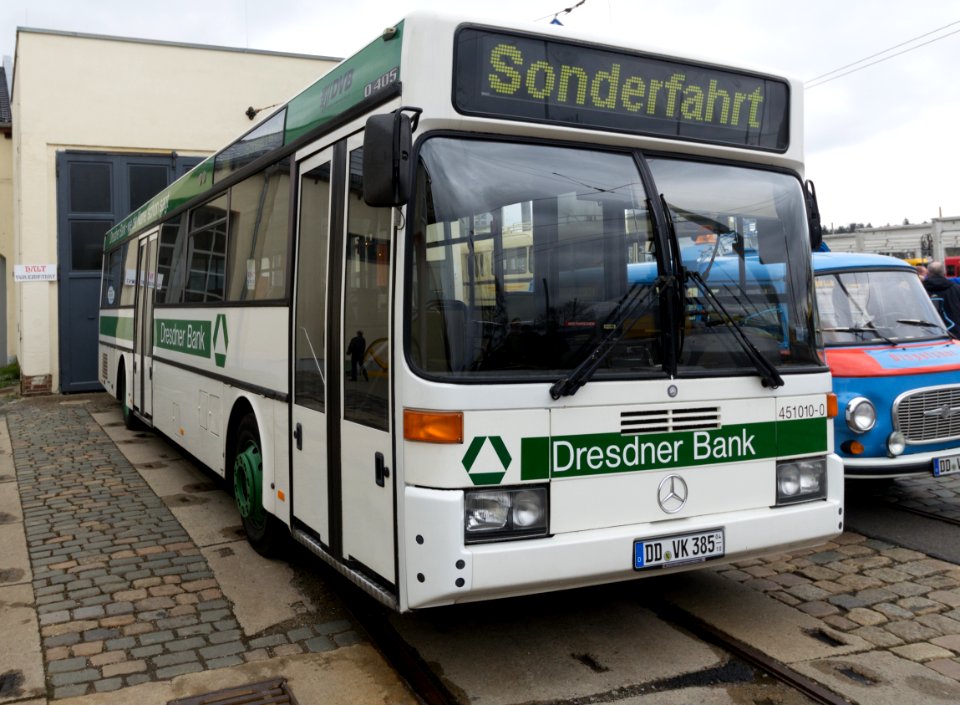 DVB Bus Mercedes-Benz O 405 - Dresdner Bank (2)