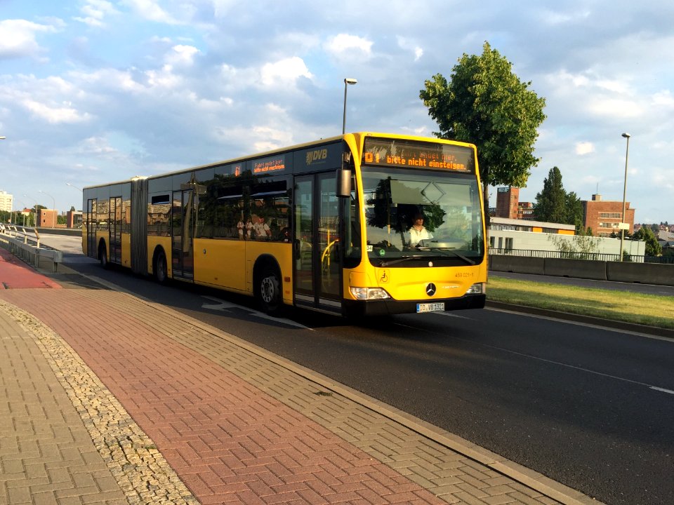 DVB Bus Linie 61 auf der Nossener Brücke