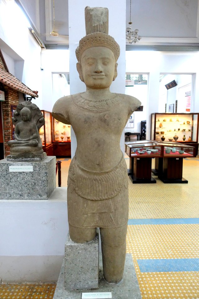 Dvarapala, Preah Palilay, Cambodia, 12th century, sandstone - Museum of Vietnamese History - Ho Chi Minh City - DSC05920