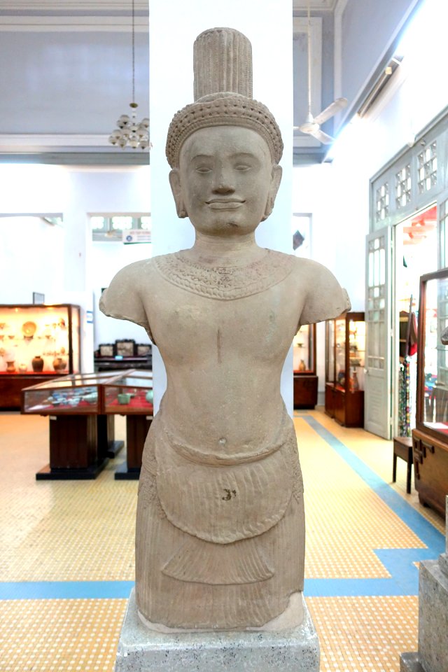 Dvarapala, Preah Palilay, Cambodia, 12th century, sandstone - Museum of Vietnamese History - Ho Chi Minh City - DSC05922