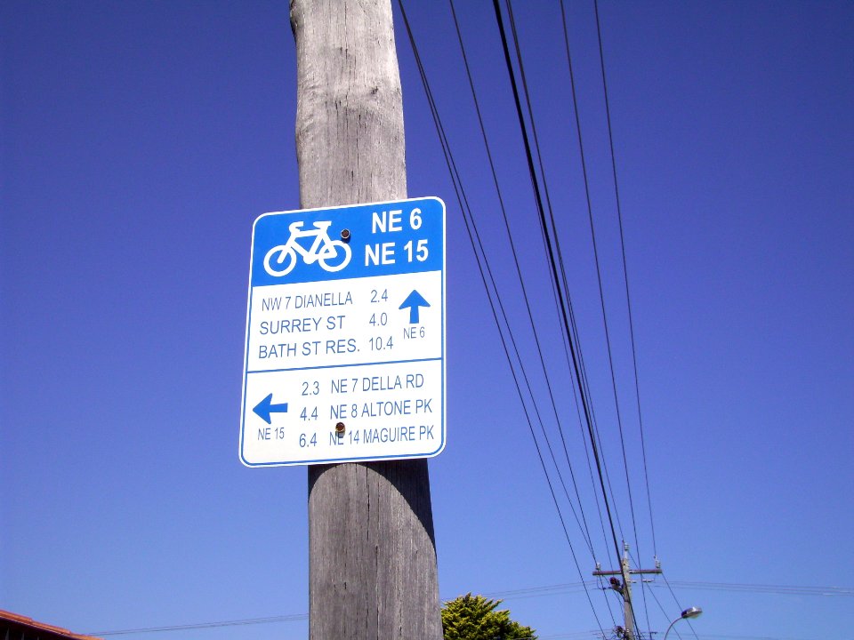 E37 Perth bike route sign NE6 NE15