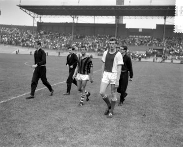 DWS tegen Ajax 0-0 Piet Keizer (Ajax) en Frits Flinkevleugel (DWS), Bestanddeelnr 912-8889