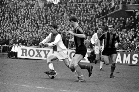 DWS tegen Ajax 1-1, v.l.n.r. Cruijff, Borghuis, Keizer en Flinkevleugel, Bestanddeelnr 920-0052