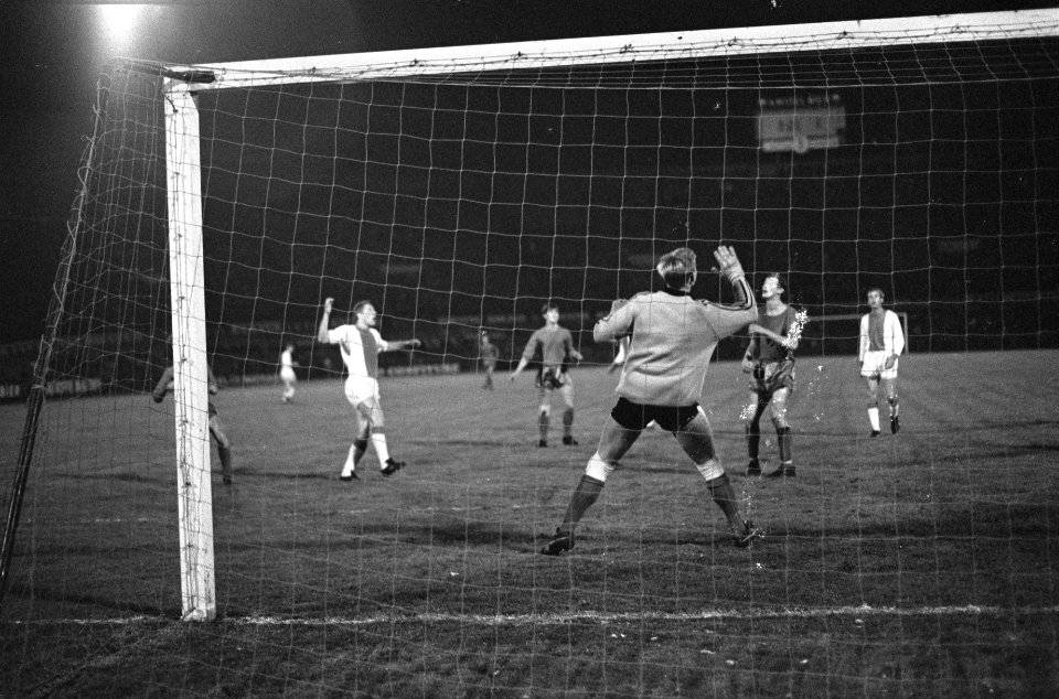 DWS tegen Ajax 1-4. Aanval Ajax, Bestanddeelnr 920-7963