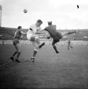 DWS tegen Eintracht 4-0, Temming (DWS) in de aanval, rechts keeper Jacher, Bestanddeelnr 916-5405