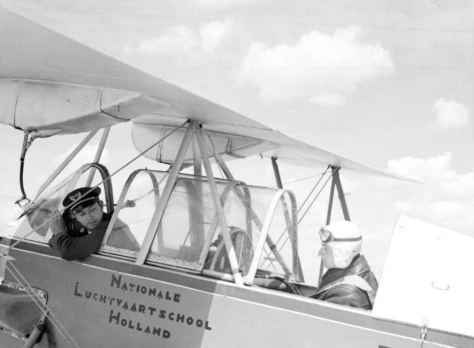 Een Koolhoven FK-46 lesvliegtuig door zijn dociele vlieggedrag bijgenaamd 'Koe o, Bestanddeelnr 255-8621