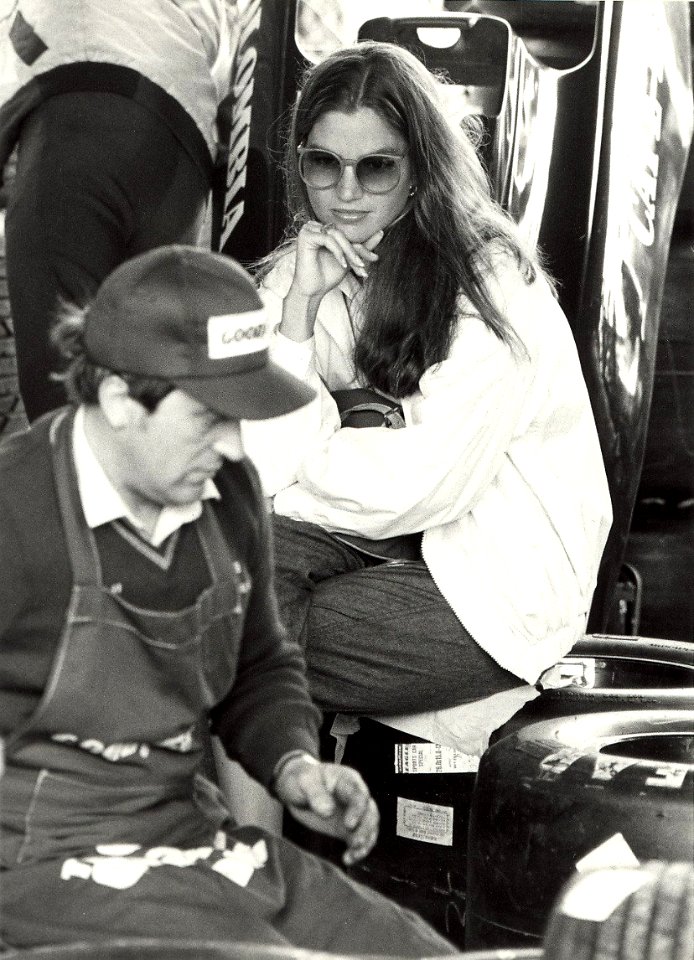 Een kijkje in de Pits tijdens de Grand Prix. Geschonken in 1986 door United Photos de Boer. Identificatienummer 54-005217, NL-HlmNHA 54005217