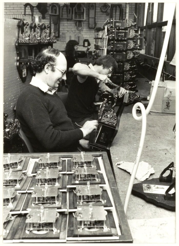 Een kijkje bij Alma Haarlemse klokkenfabriek aan de Munterslaan 4, NL-HlmNHA 54015434